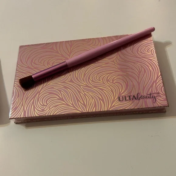 NEW Ulta Beauty Collection eyeshadow palette and eye primer - Picture 2 of 6